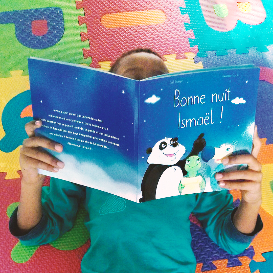 Ismael lit un livre bonne nuit