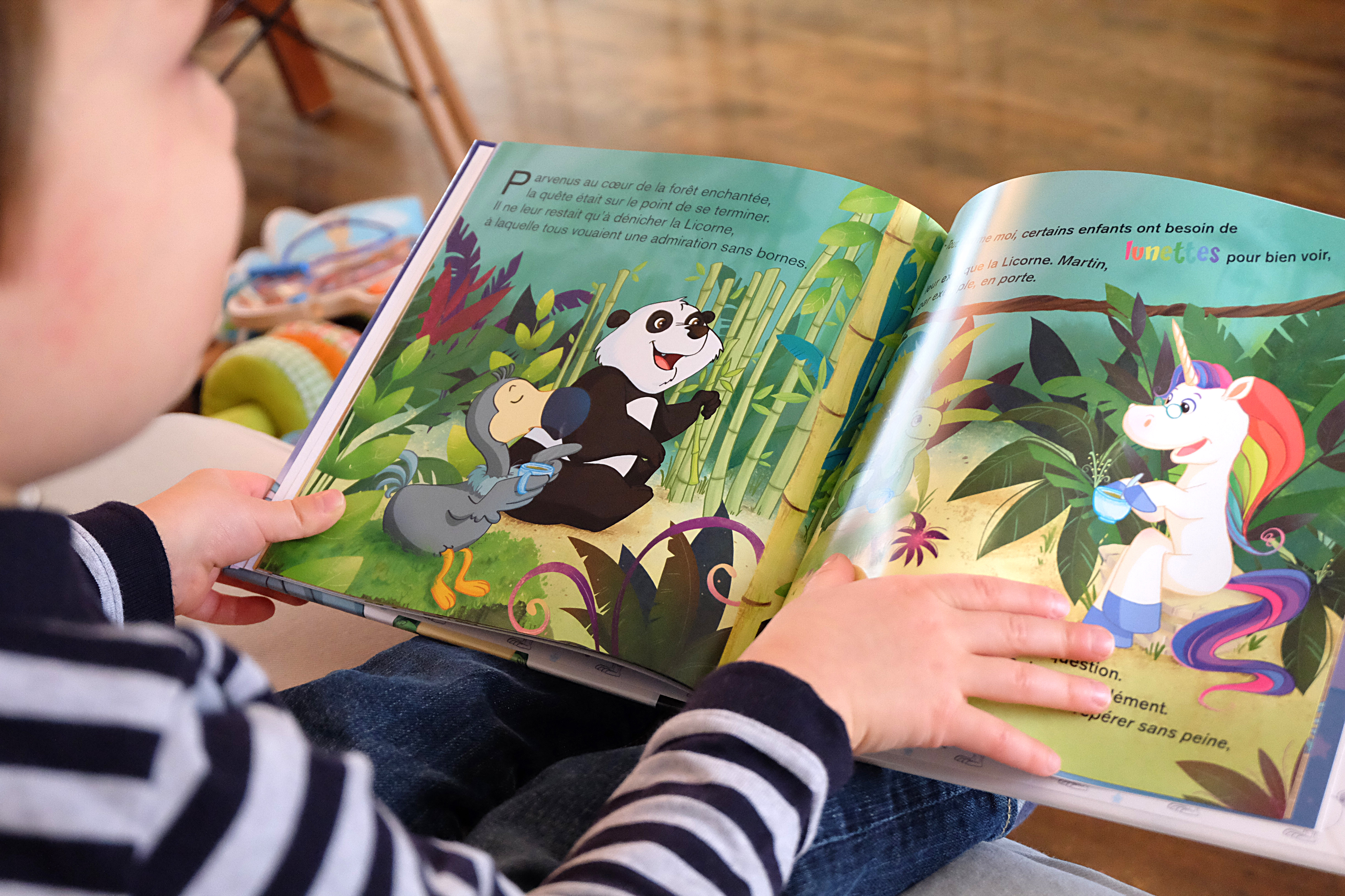 Clément lit un livre bonne nui